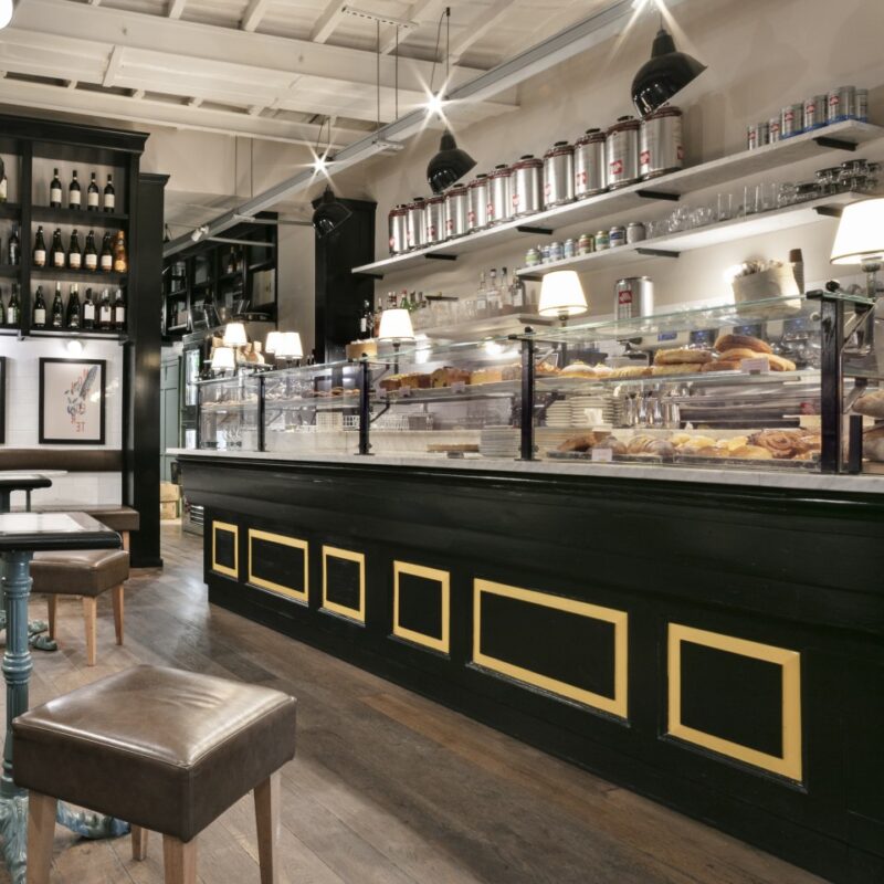 interno del forno con bancone